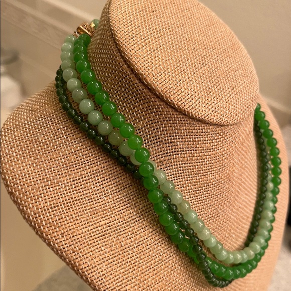 Green triple Beaded stones Necklace - Picture 2 of 7